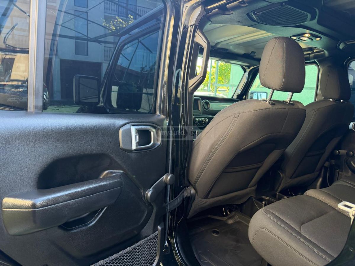 Jeep Wrangler - фото 8