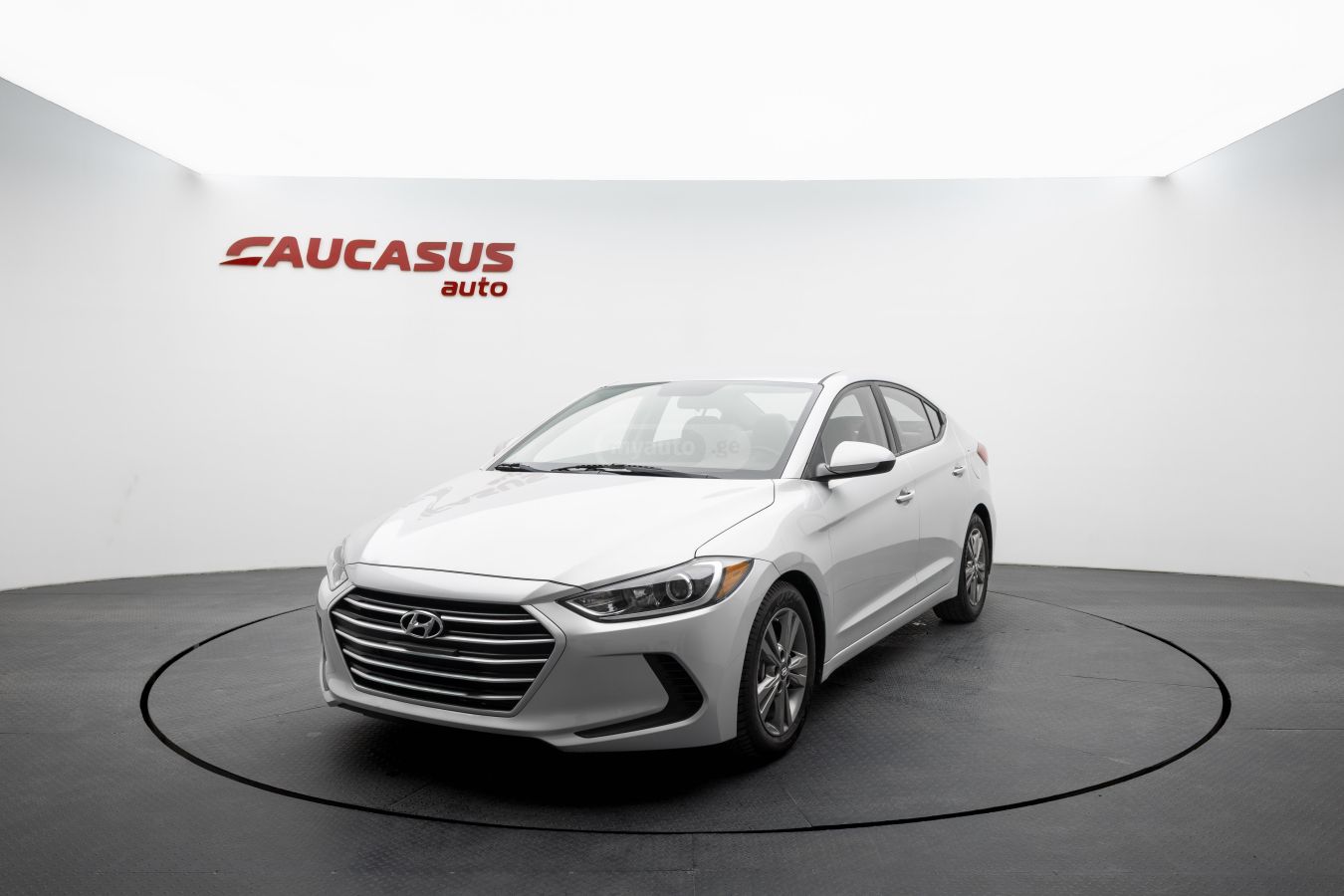 Hyundai Elantra - фото 1