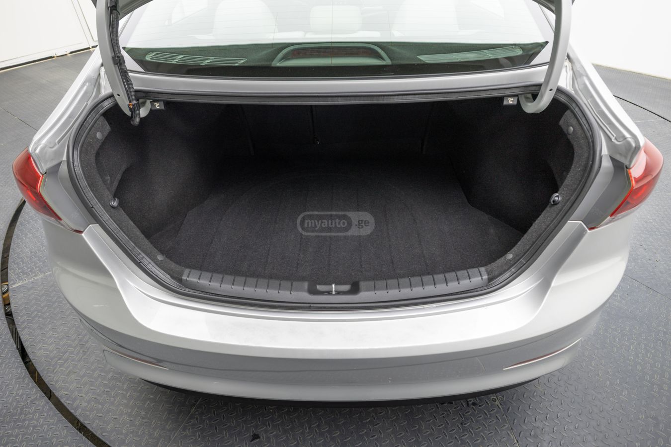 Hyundai Elantra - фото 7