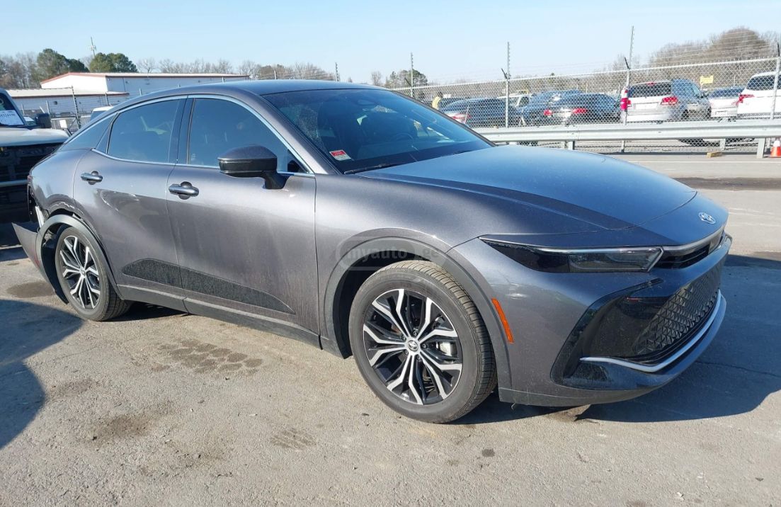 Toyota Crown - фото 1