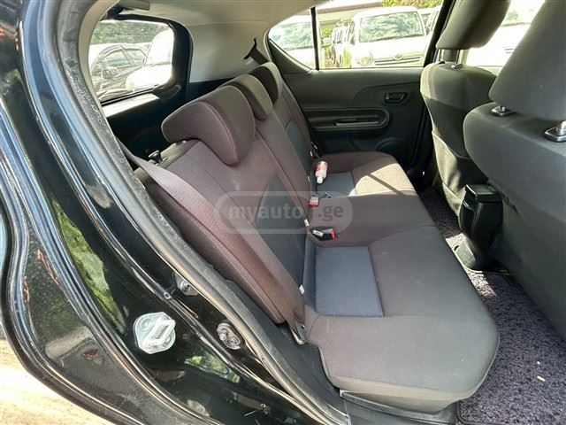 Toyota Aqua - фото 14