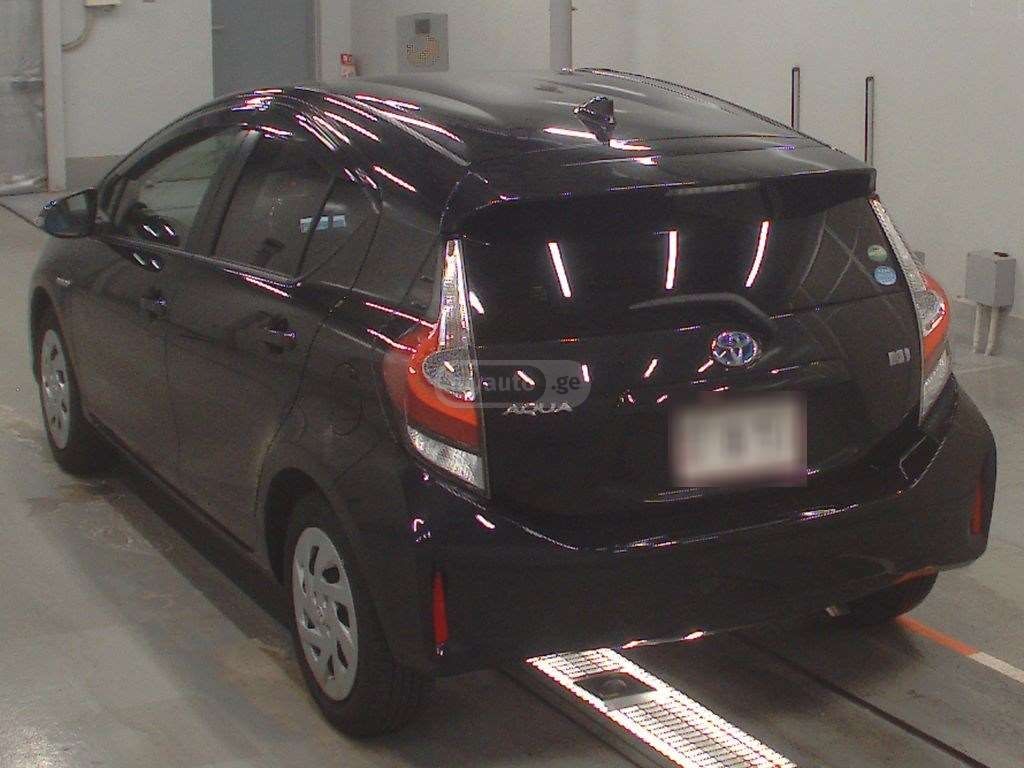 Toyota Aqua - фото 4