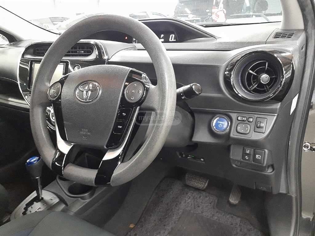 Toyota Aqua - фото 5