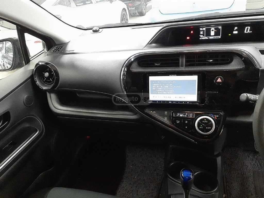 Toyota Aqua - фото 7