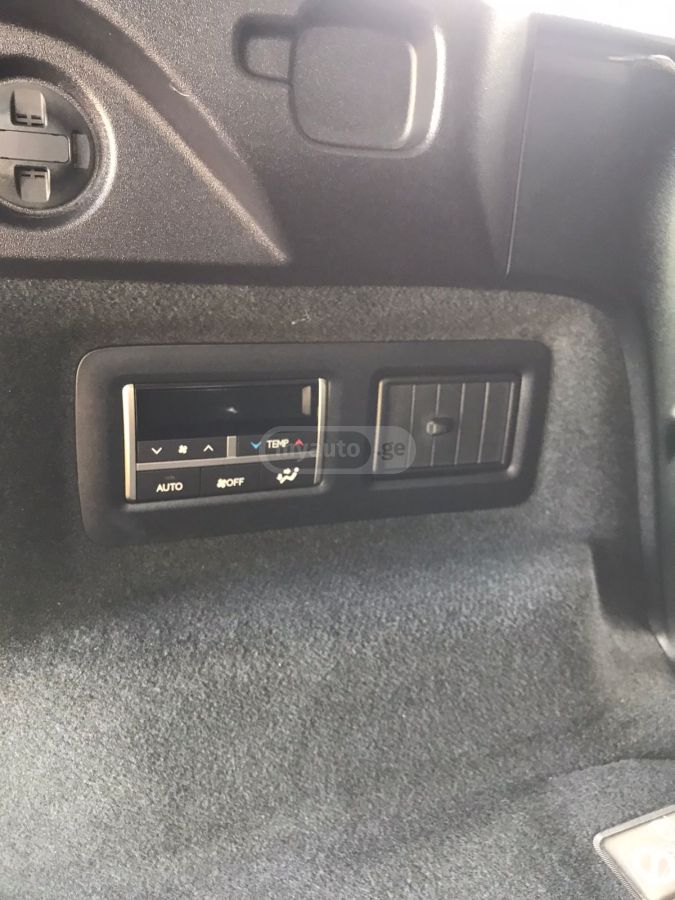 Lexus Base 4dr All-Wheel Drive Autom — миниатюра 13