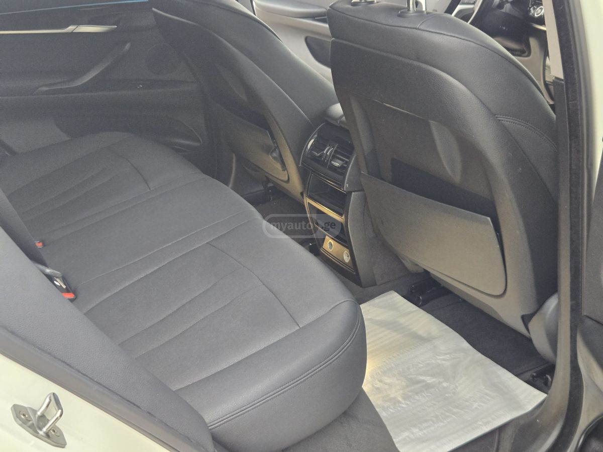 BMW X5 - фото 8