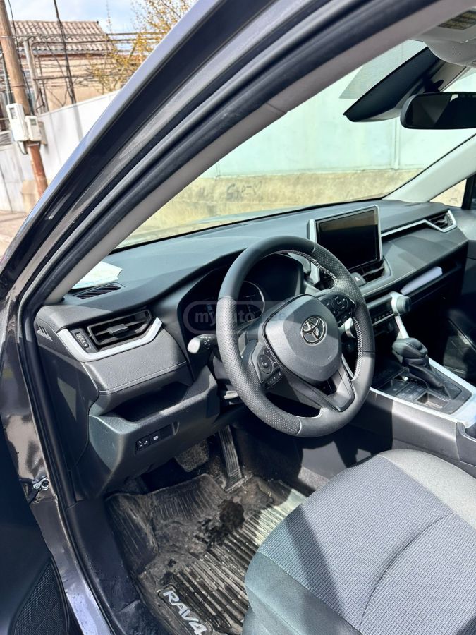 Toyota LE 4dr All-Wheel Drive Automat — миниатюра 13