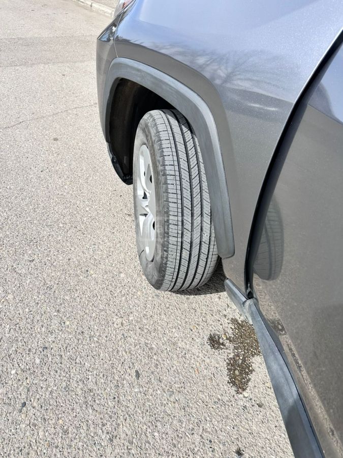 Toyota LE 4dr All-Wheel Drive Automat — миниатюра 9