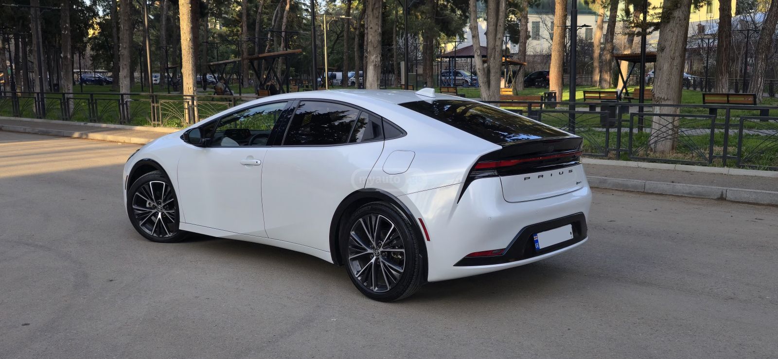 Toyota XLE 5dr Front-Wheel Drive Hatc — миниатюра 1