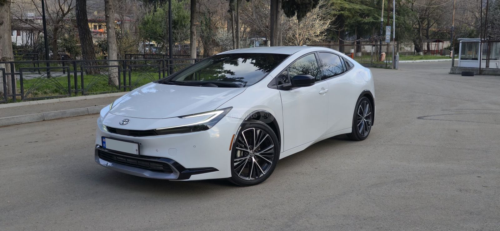 Toyota XLE 5dr Front-Wheel Drive Hatc — миниатюра 2