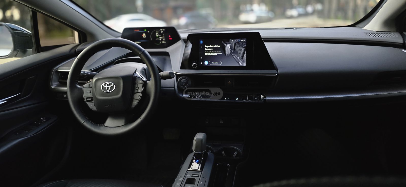 Toyota XLE 5dr Front-Wheel Drive Hatc — миниатюра 5