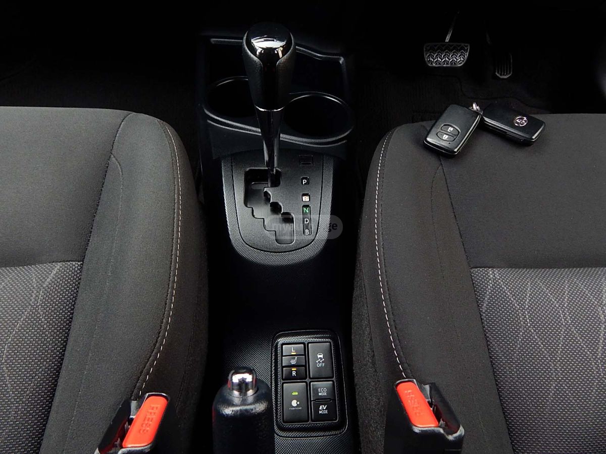 Toyota Aqua - фото 12