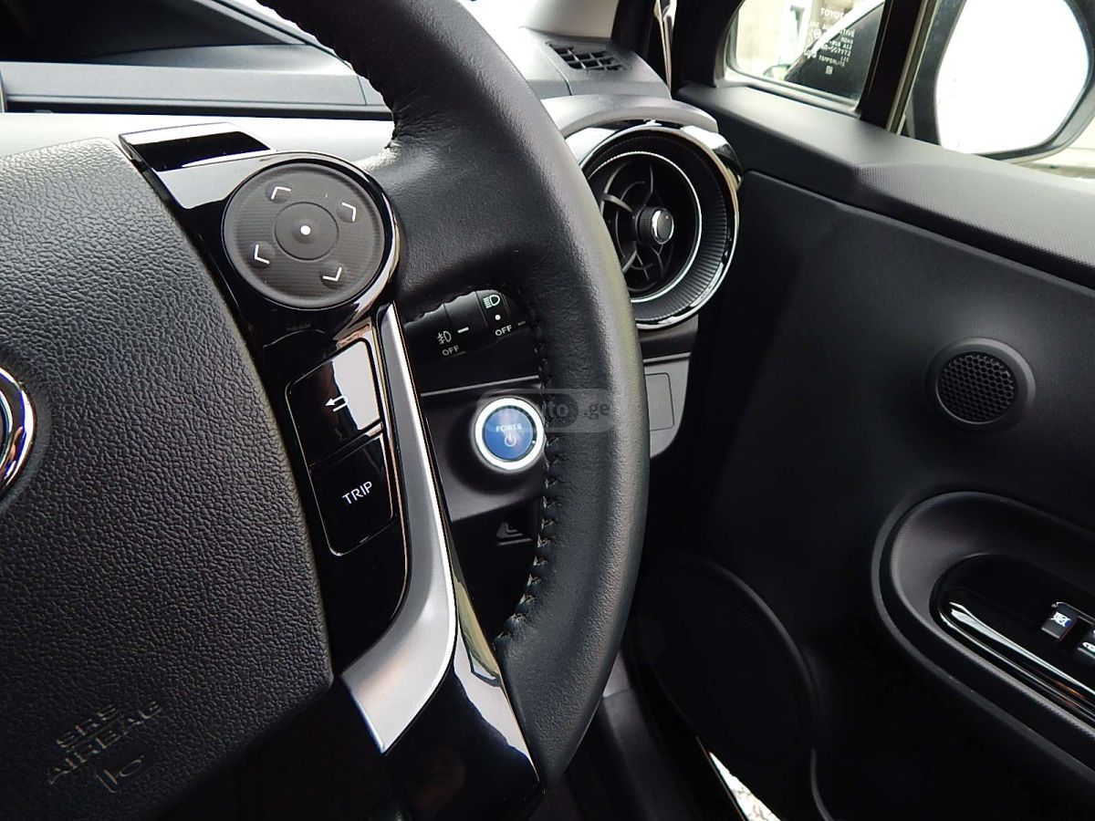 Toyota Aqua - фото 14