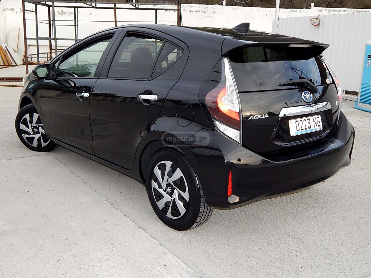 Toyota Aqua - фото 7