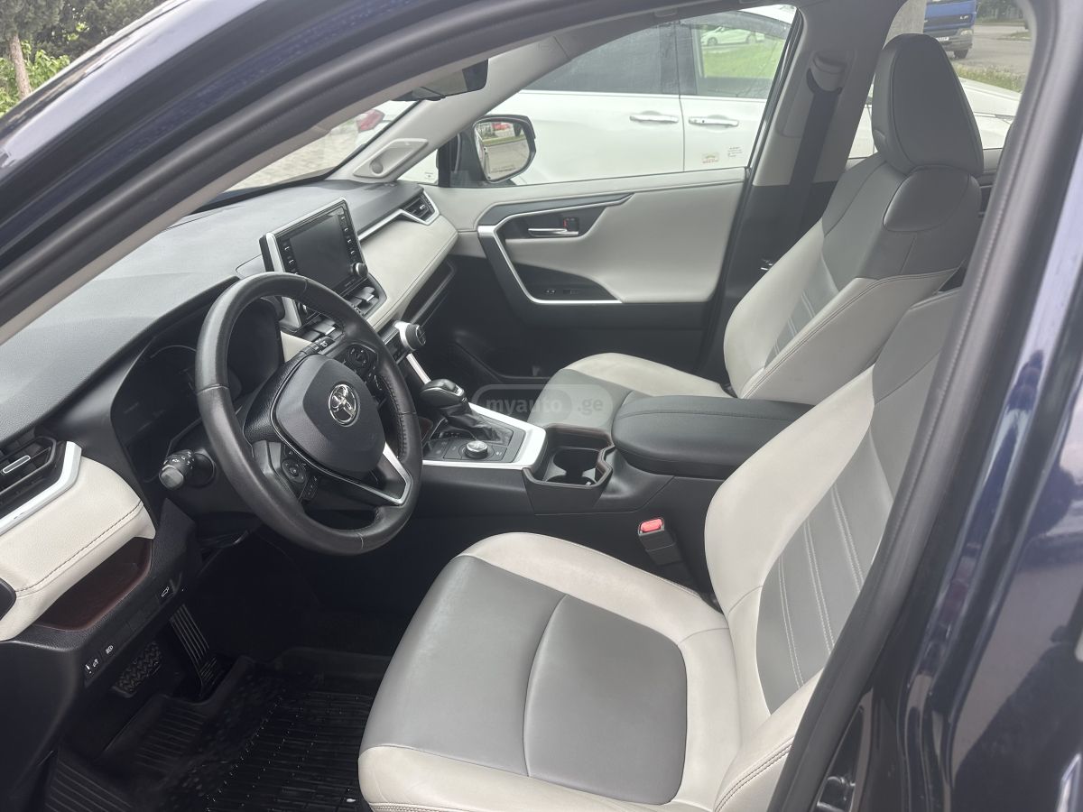 Toyota Rav 4 - фото 5
