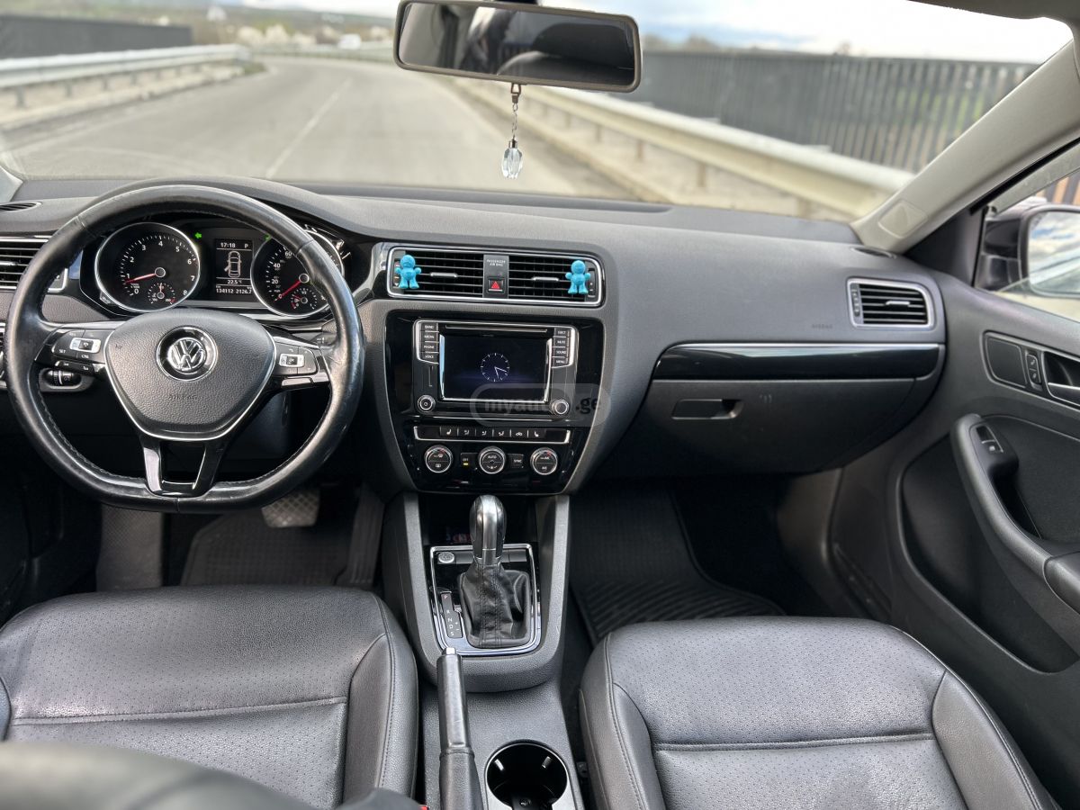 Volkswagen Jetta - фото 7