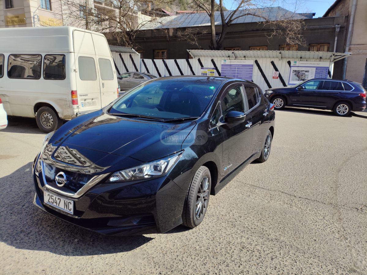 Nissan Leaf - фото 1