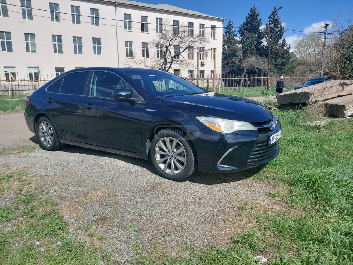 Toyota Camry - фото 2