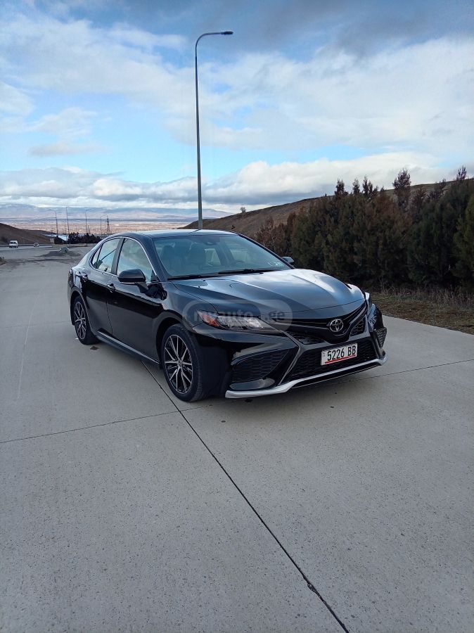 Toyota SE 4dr All-Wheel Drive Sedan A — миниатюра 1