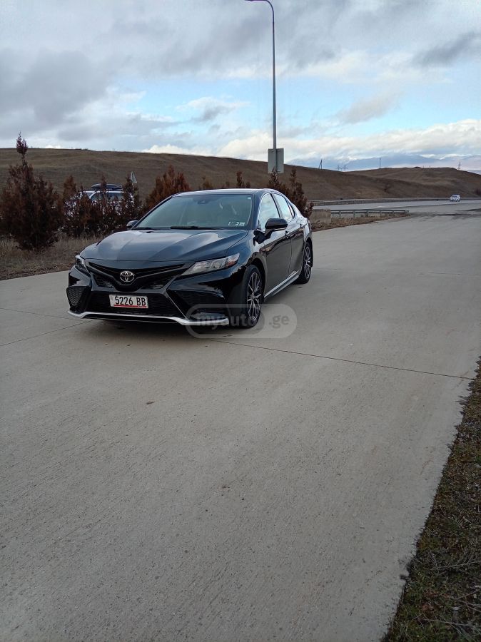 Toyota SE 4dr All-Wheel Drive Sedan A — миниатюра 2