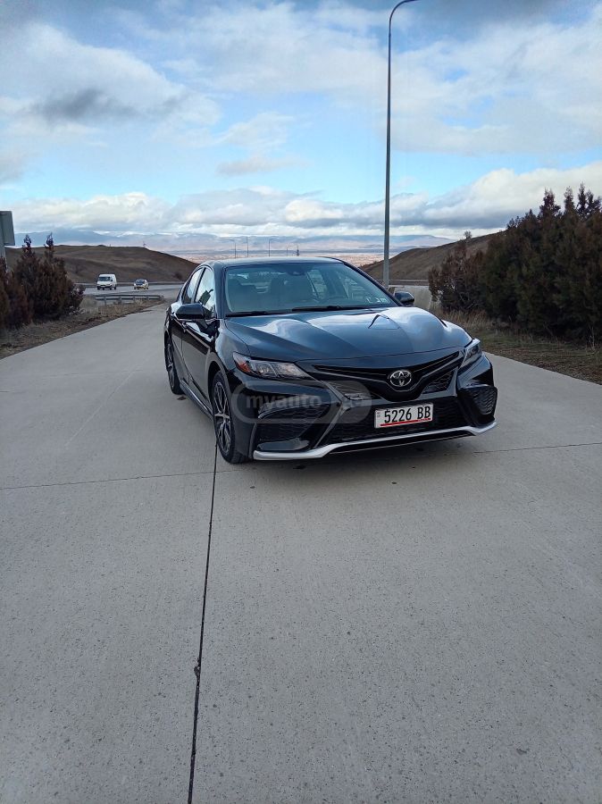 Toyota SE 4dr All-Wheel Drive Sedan A — миниатюра 3