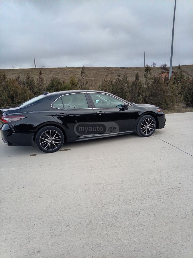 Toyota SE 4dr All-Wheel Drive Sedan A — миниатюра 8