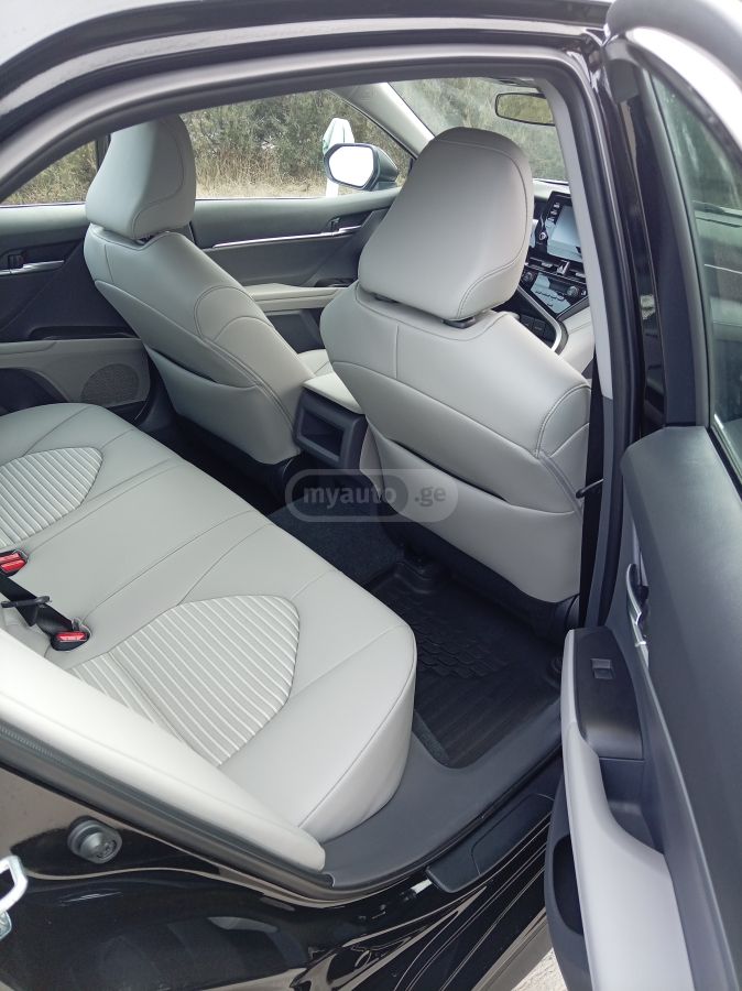 Toyota SE 4dr All-Wheel Drive Sedan A — миниатюра 9