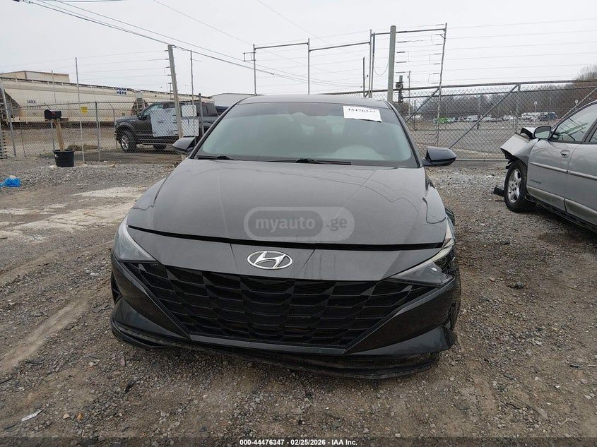 Hyundai Elantra - фото 12