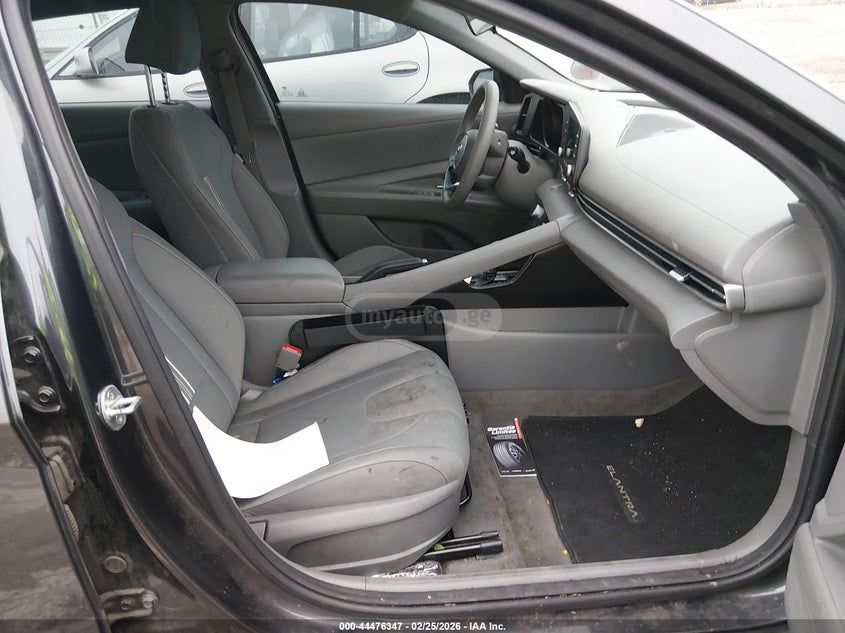 Hyundai Elantra - фото 5