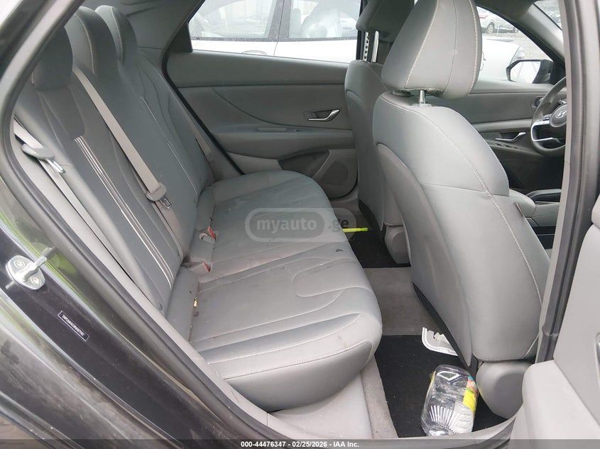 Hyundai Elantra - фото 8