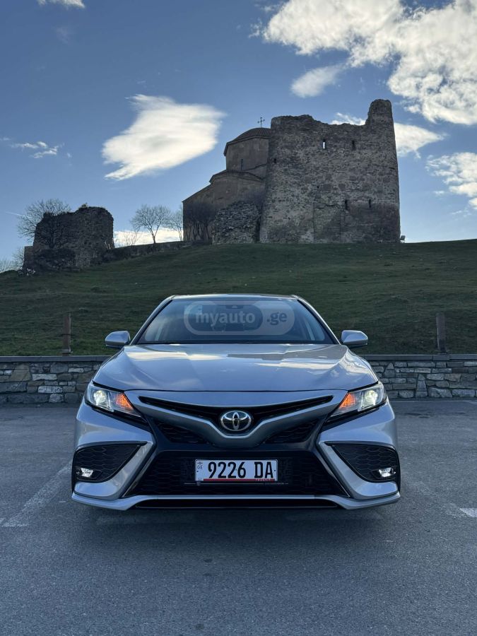 Toyota Camry - фото 2