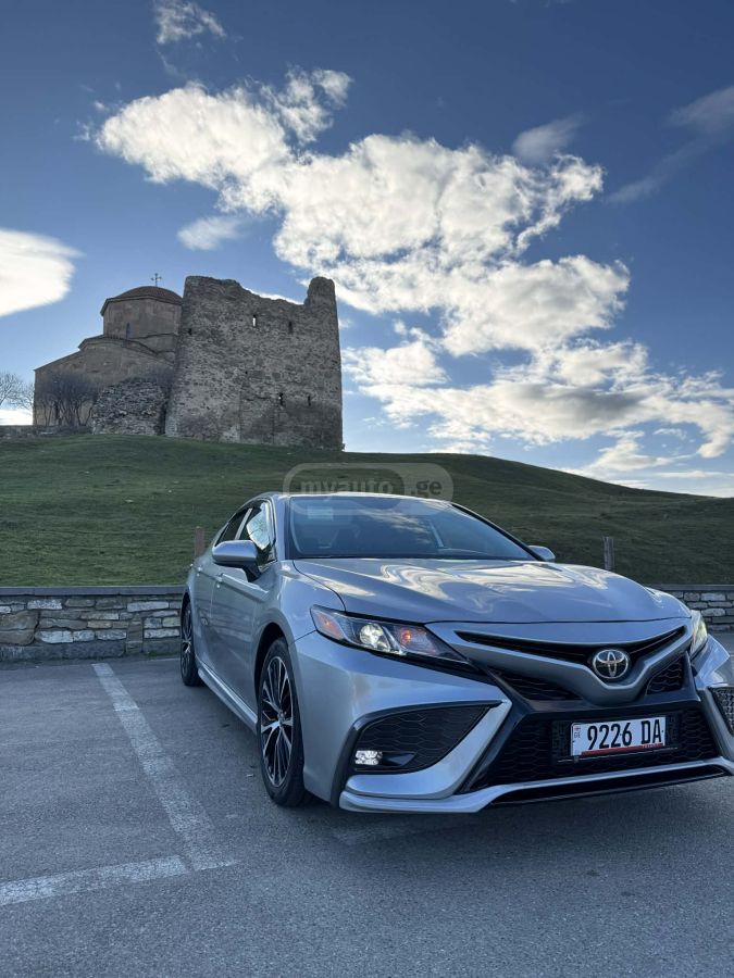 Toyota Camry - фото 3