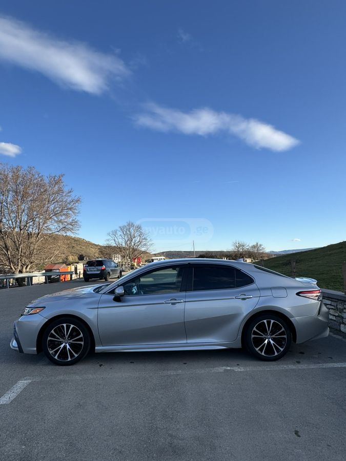 Toyota Camry - фото 8