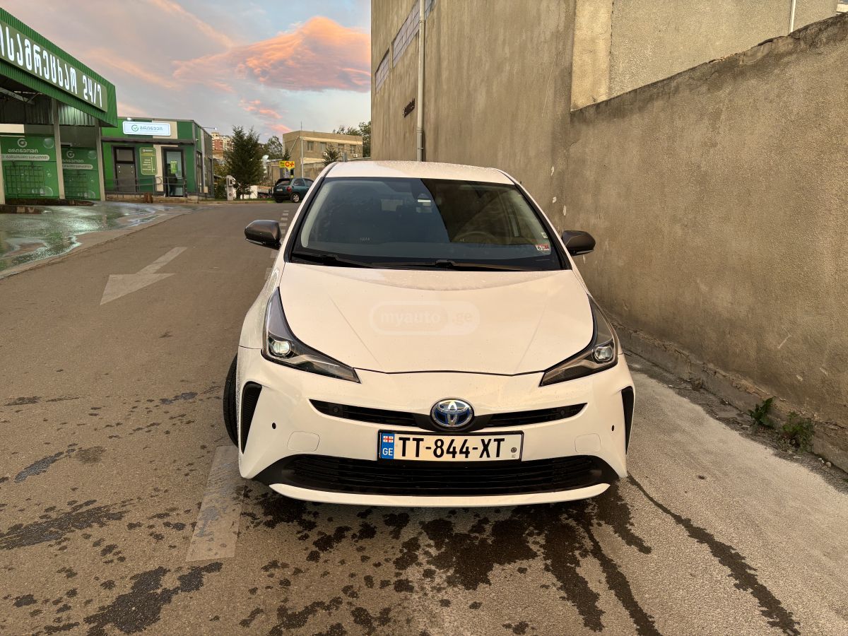 Toyota Prius - фото 1