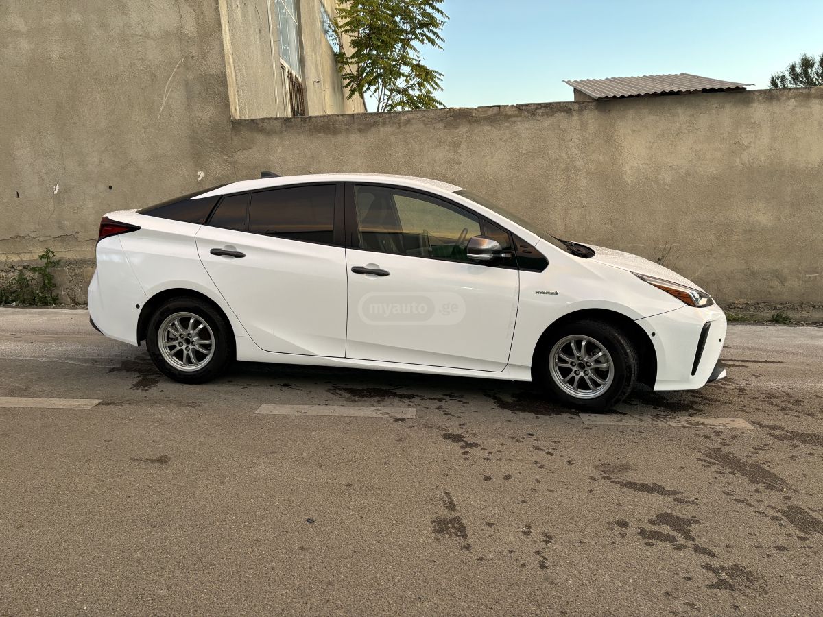 Toyota Prius - фото 2