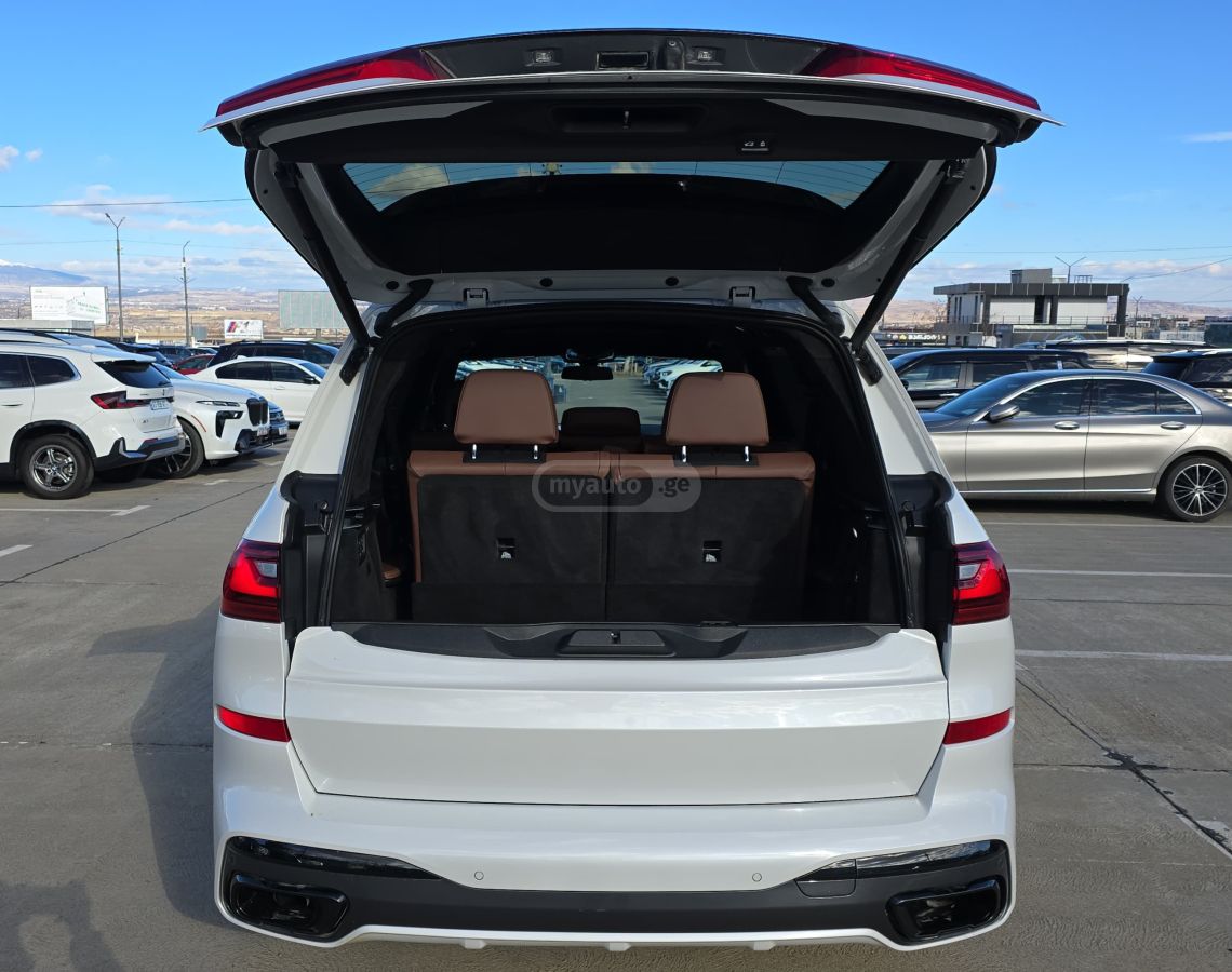 BMW X7 - фото 8