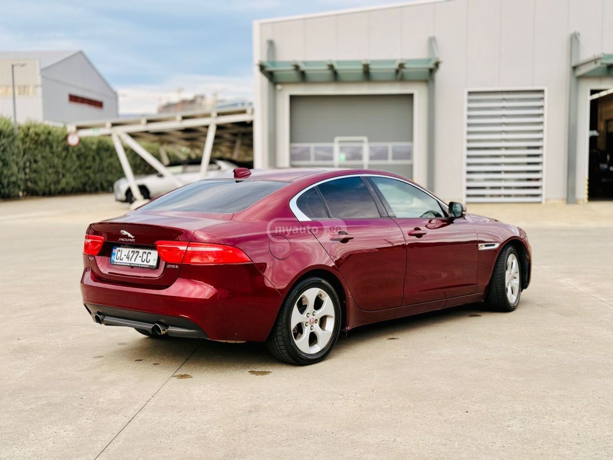 Jaguar XE - фото 4