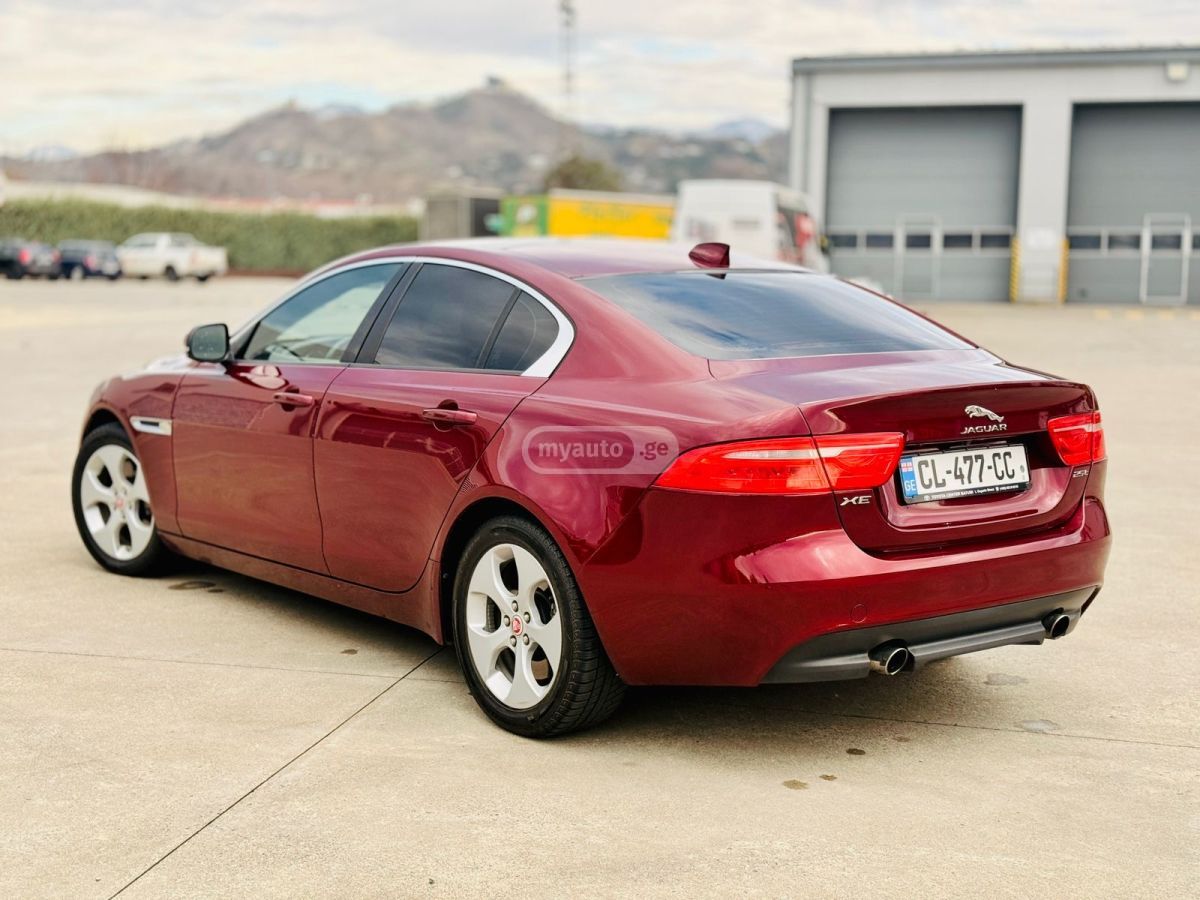Jaguar XE - фото 5