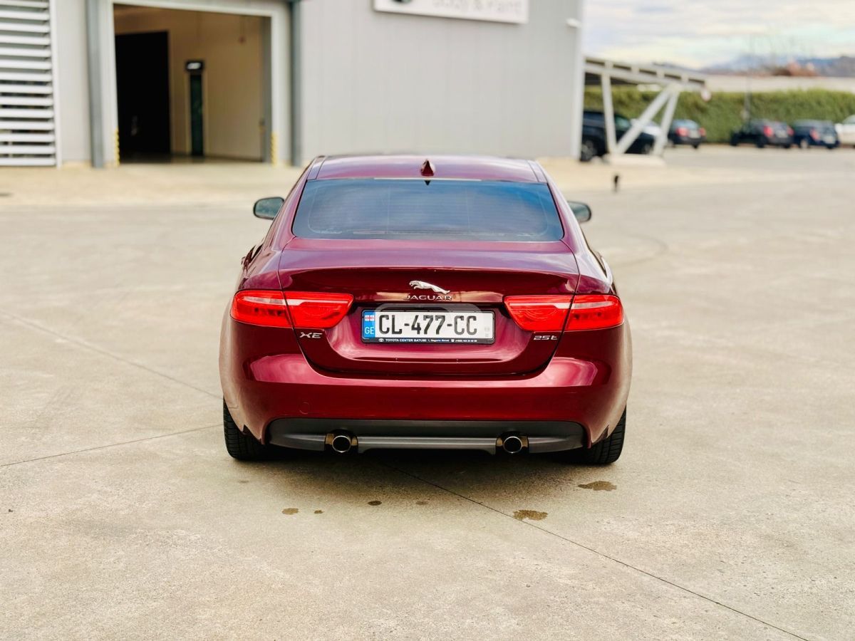 Jaguar XE - фото 7