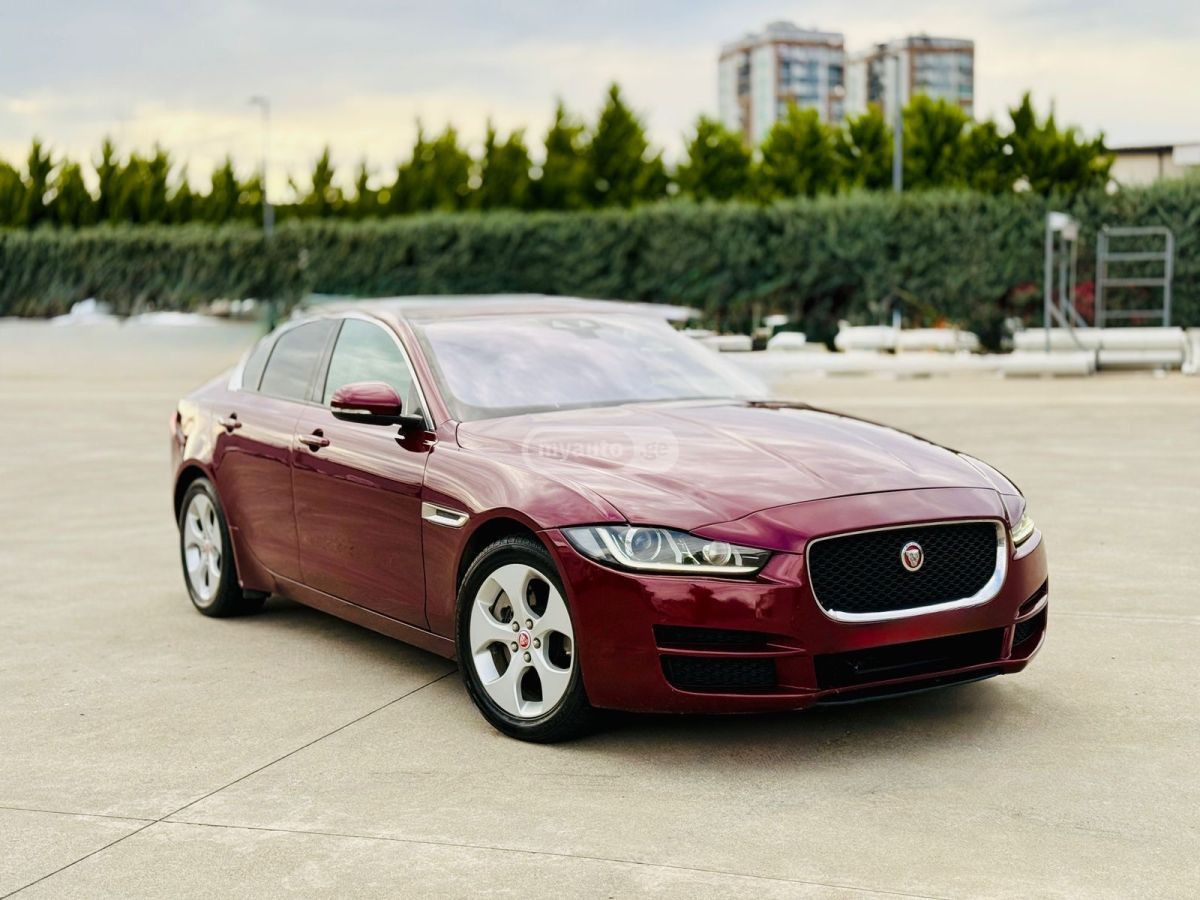 Jaguar XE - фото 8