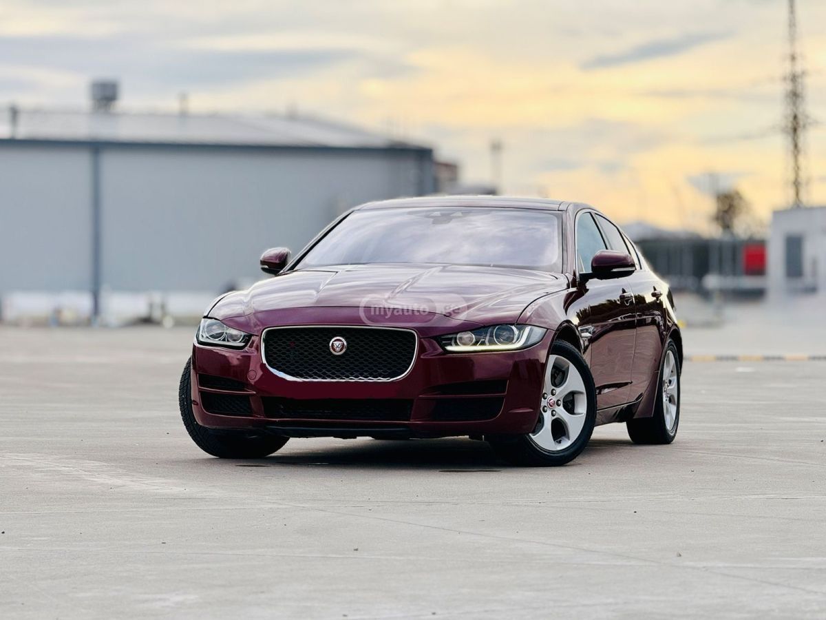 Jaguar XE - фото 9