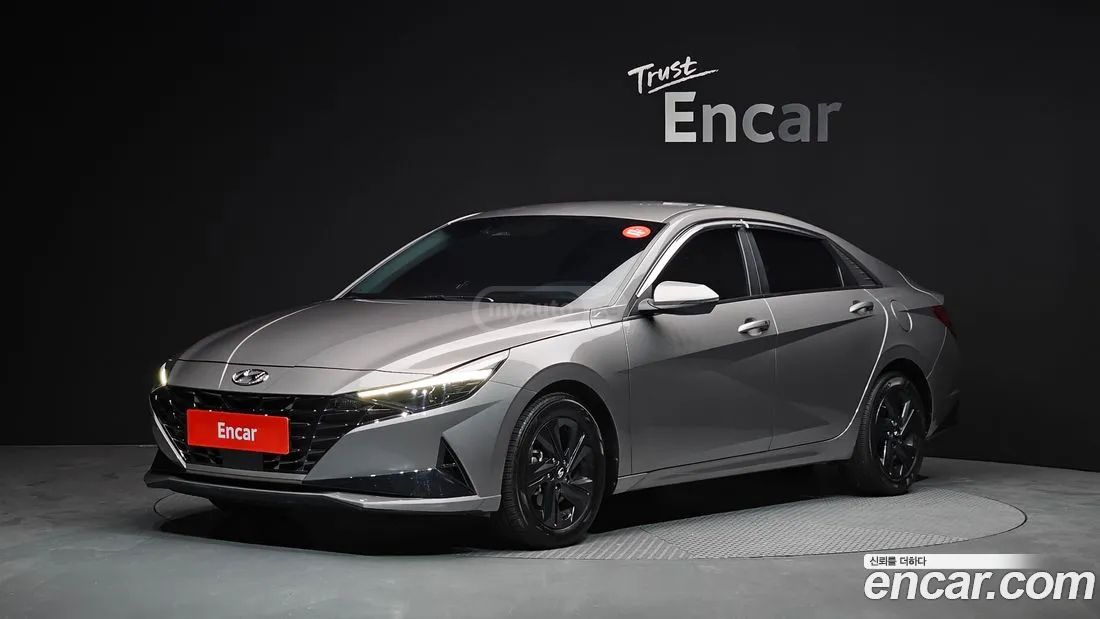 Hyundai Elantra - фото 1