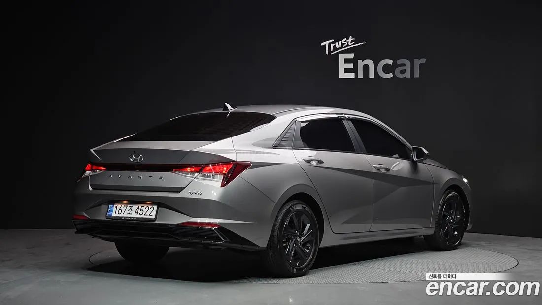 Hyundai Elantra - фото 2