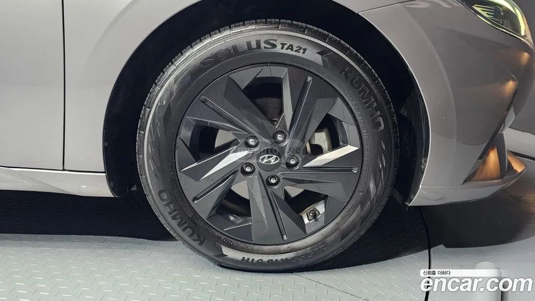 Hyundai Elantra - фото 5