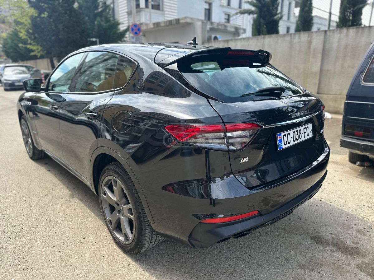 Maserati Levante - фото 4