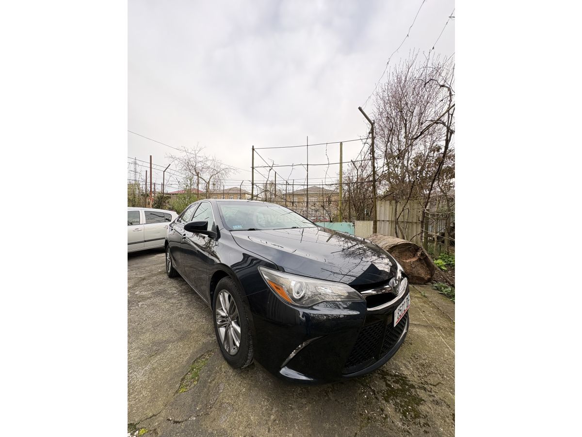 Toyota Camry - фото 1