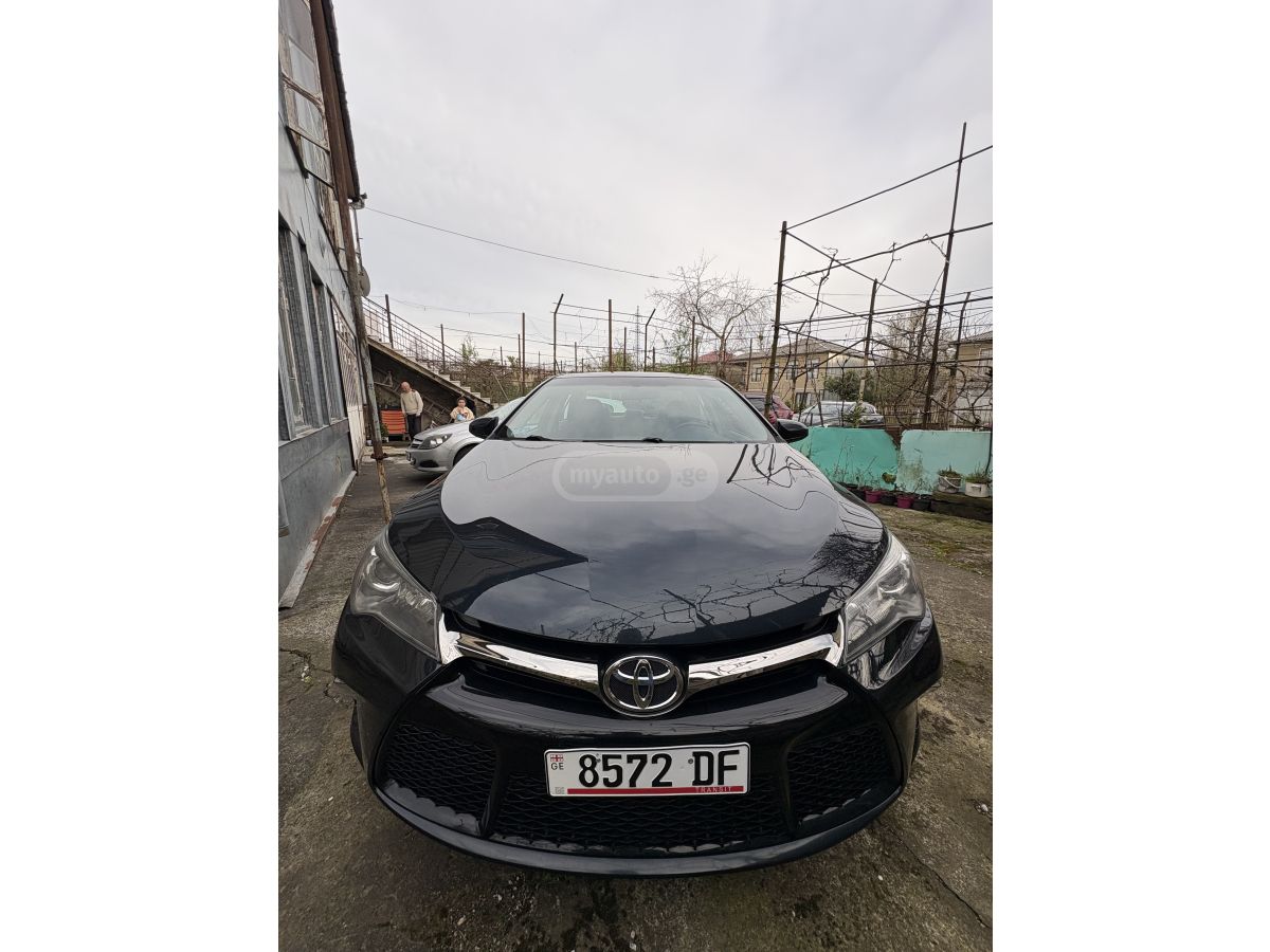 Toyota Camry - фото 2