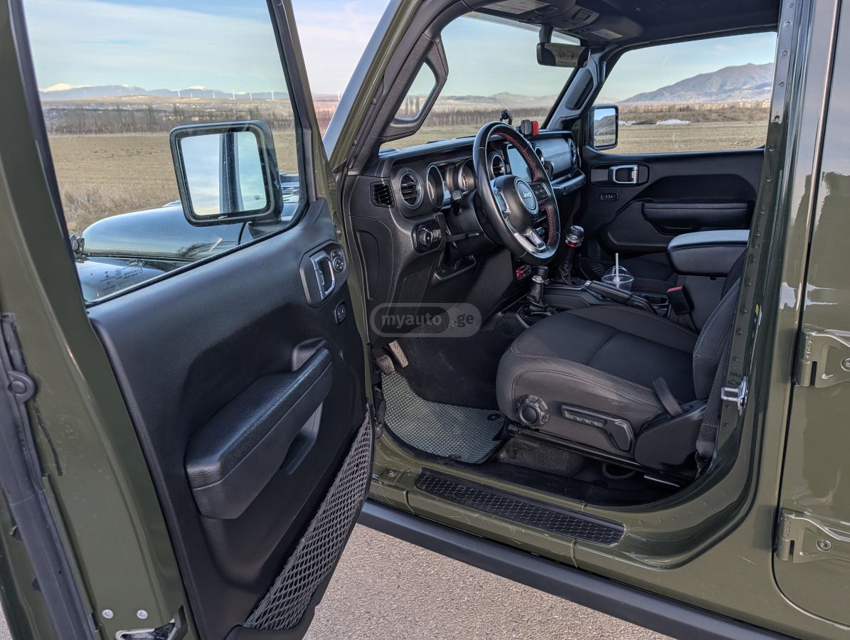 Jeep Rubicon 4dr 4x4 Manual — миниатюра 10