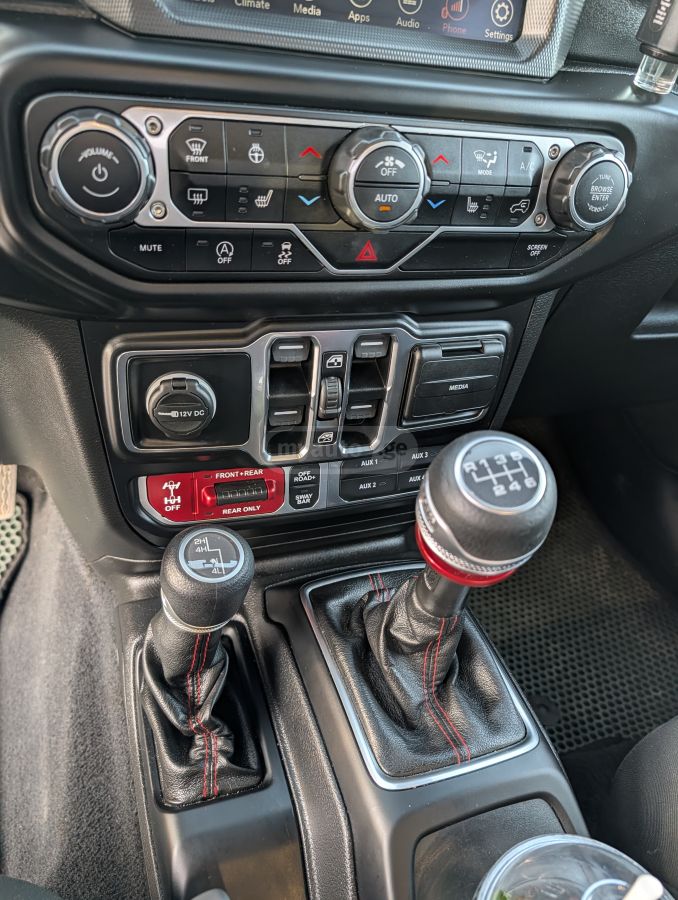 Jeep Rubicon 4dr 4x4 Manual — миниатюра 11