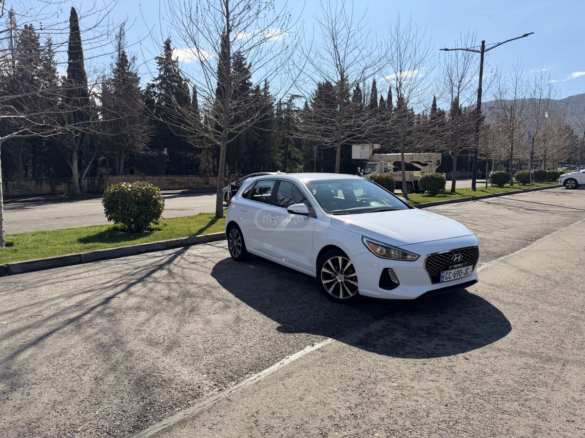 Hyundai Elantra GT - фото 3